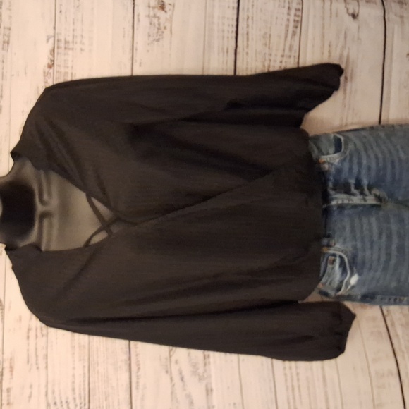 Nwt wrap cross front versatile boho top Size medium 👌 - Picture 5 of 7